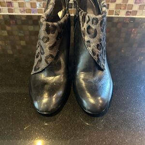 Nine West Black Leather Ankle Boots with Leopard Foldover